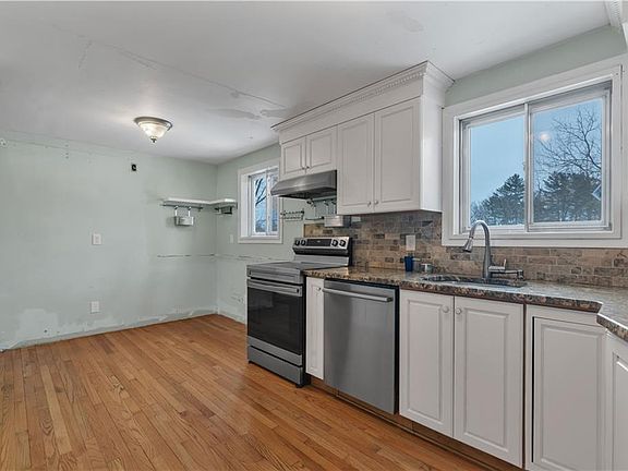 5th image of 22 Rawlinson Dr