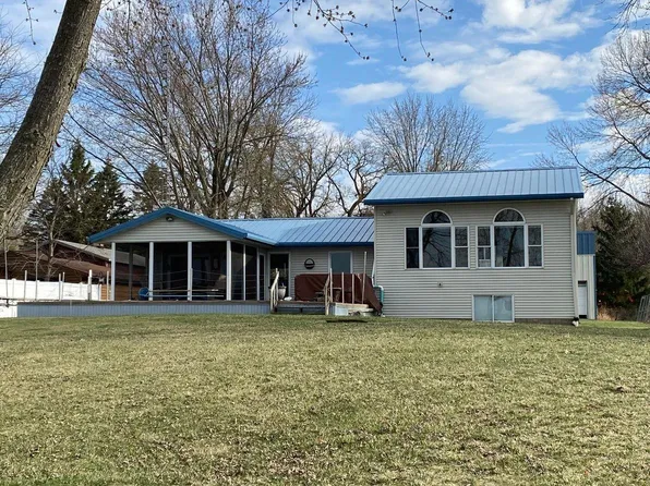 W6794 Marine Dr, Markesan, WI 53946