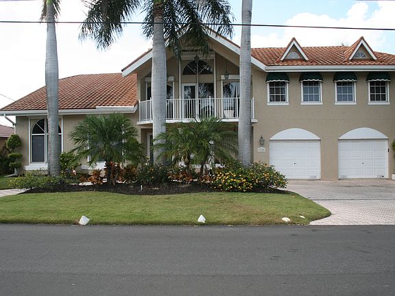 Large 2-car garage