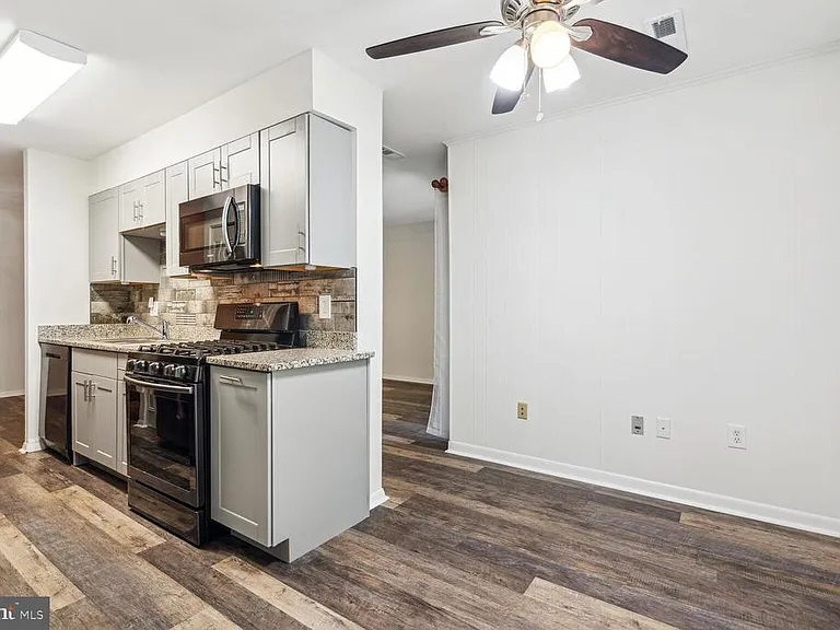 3326 Woodburn Village Dr #23 — Photo 4