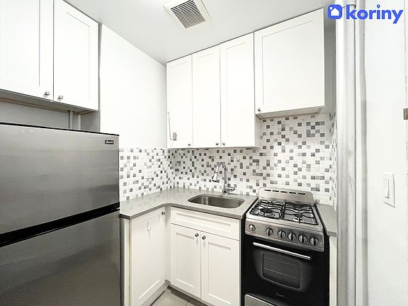 4th image of 155 E 52nd St APT 2H