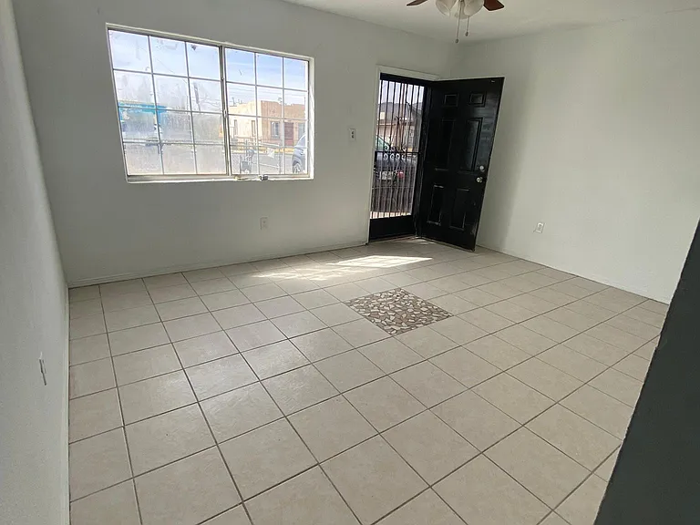 454 Val Verde St #A — Photo 4