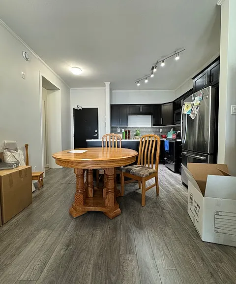 545 Hassard Close — Photo 16
