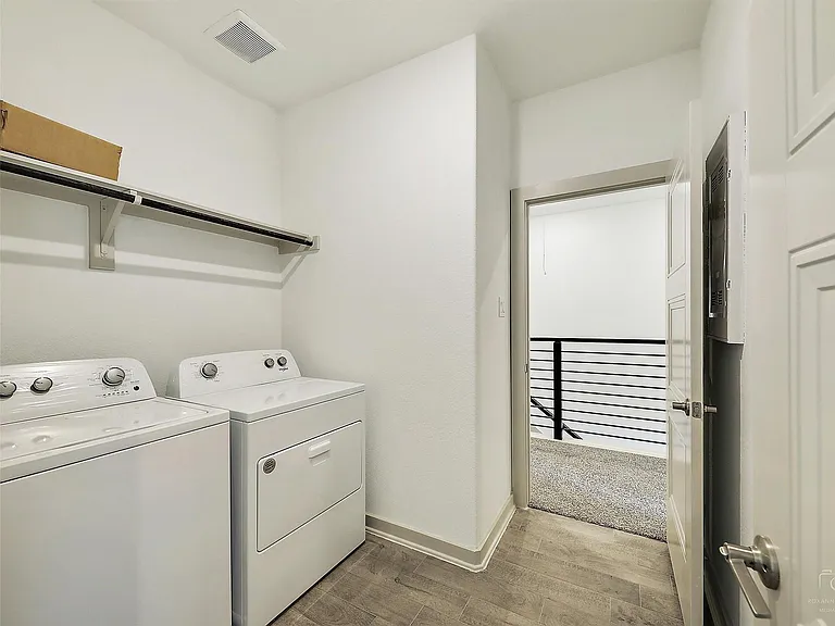 563 Eiseley Dr — Photo 15