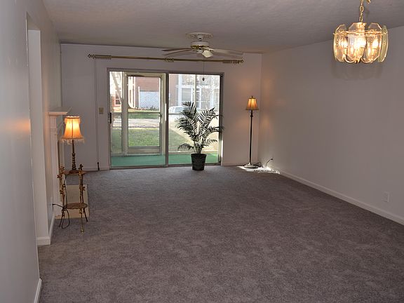 4th image of 902 Donard Park Ave