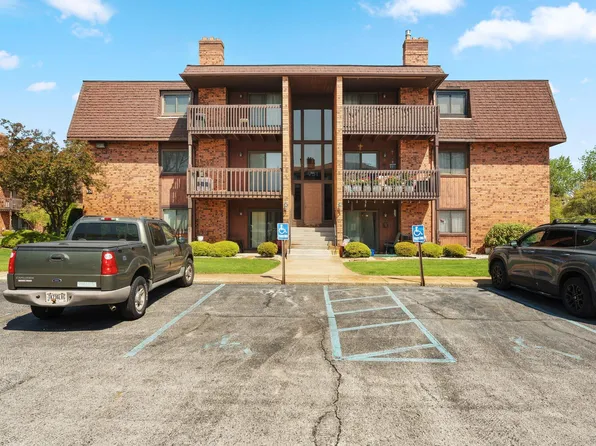 931 W Glen Park Ave APT 202, Griffith, IN 46319