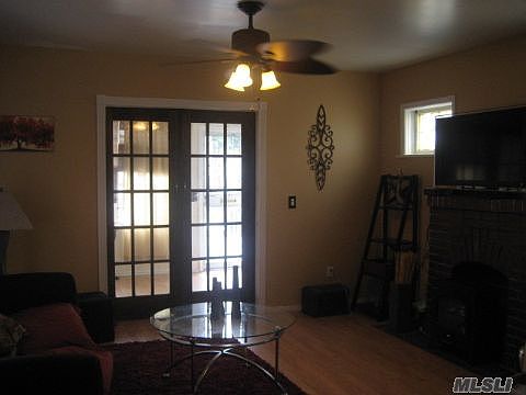 4th image of 2721 Curtis St