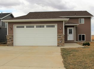 214 Rayjay Cir, Taylor, ND 58656