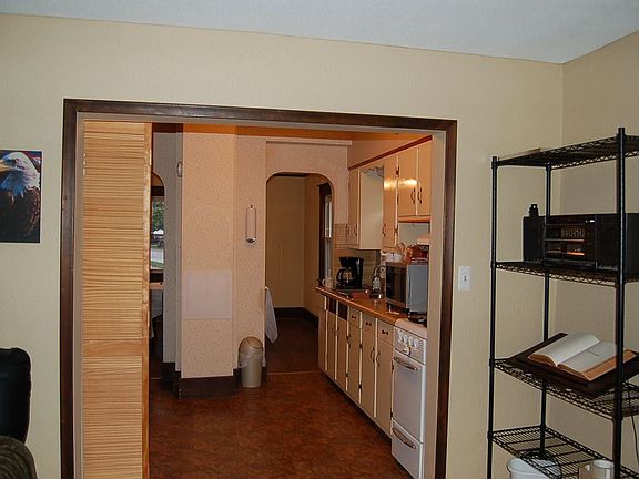 4th image of 203 S Belle River Ave