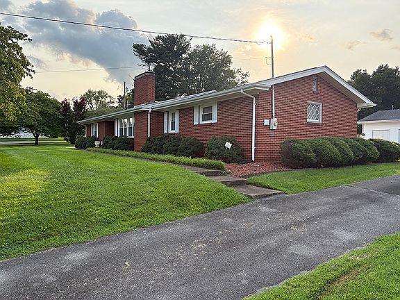 2nd image of 2216 Wyndale Rd