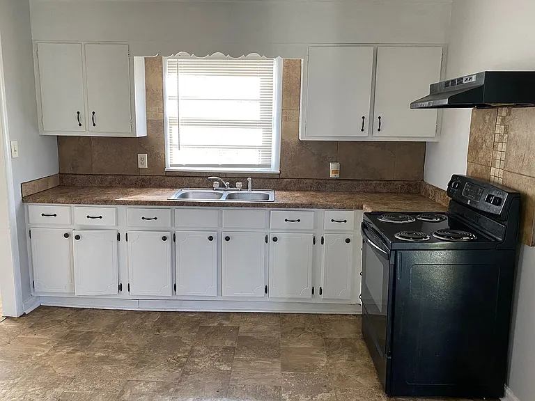 6732 Frankfort Ave — Photo 16