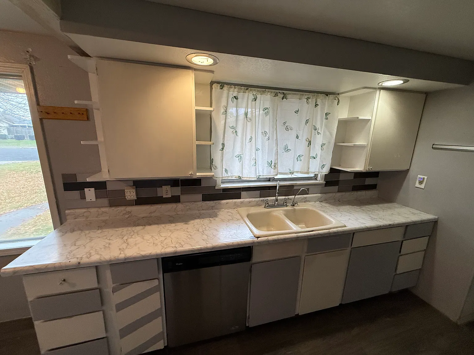 3 bed, 1300 sqft, $1,700 — Photo 2