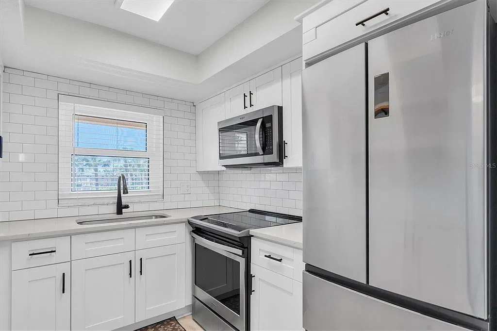 2 bed, 2.0 bath, 827 sqft, $2,450 — Photo 4