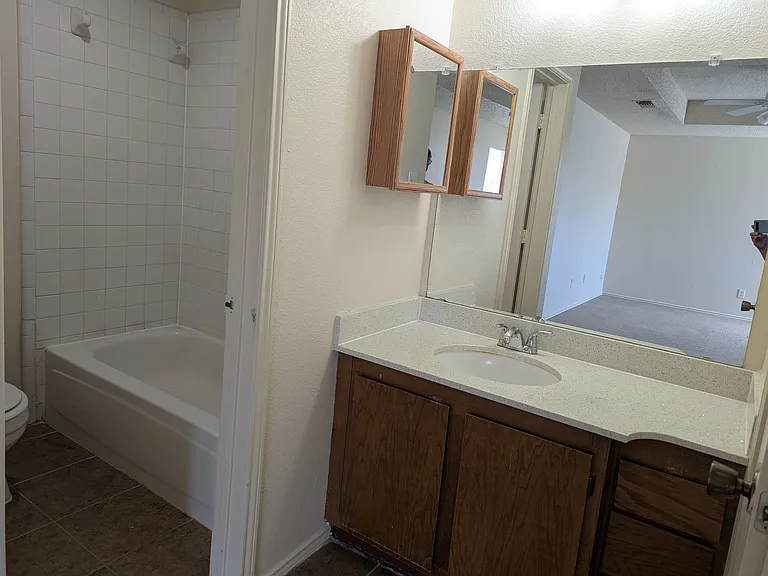 1002 Mitchell Ln — Photo 6