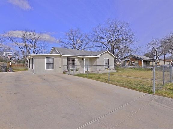 2nd image of 703 Kendalia Ave