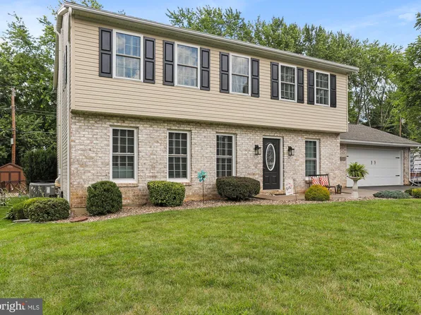 18 Field Cir, Chambersburg, PA 17202