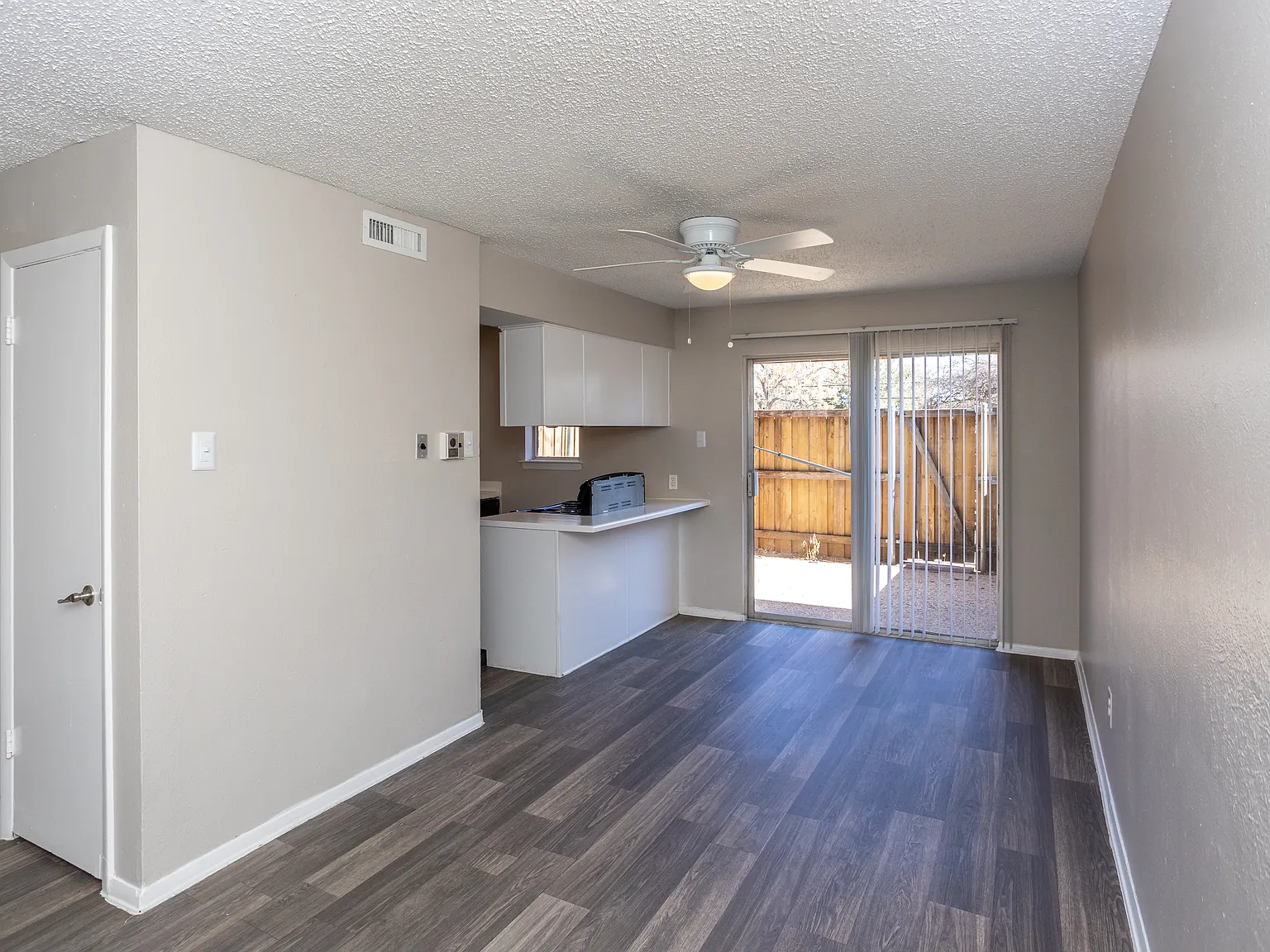 2 bed, 1.5 bath, 1080 sqft, $1,499 — Photo 3