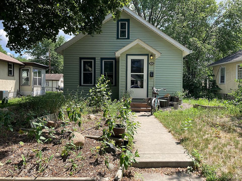 Large front garden 