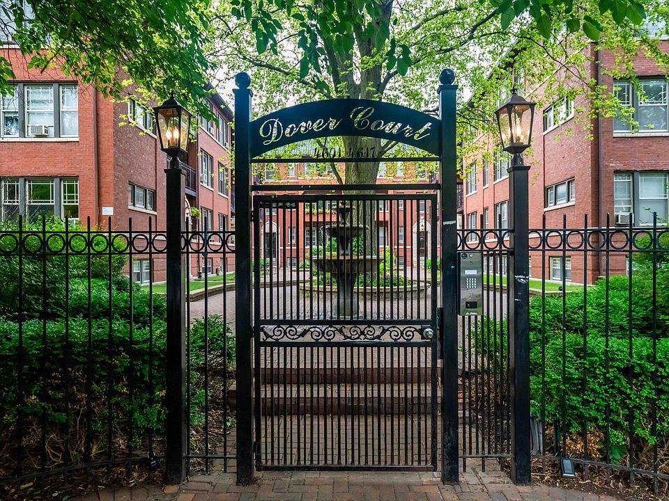 The famous Dover Street, known for its historically preserved European-styled charming buildings is fully modernized inside and literally a few minutes' walk to Uptown's great entertainment area and Lake Michigan.