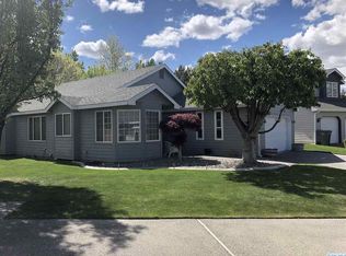 8158 W Clearwater Pl, Kennewick, WA 99336