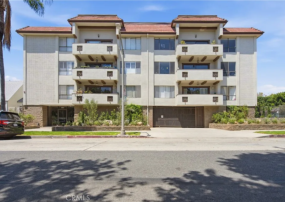 853 S Le Doux Rd