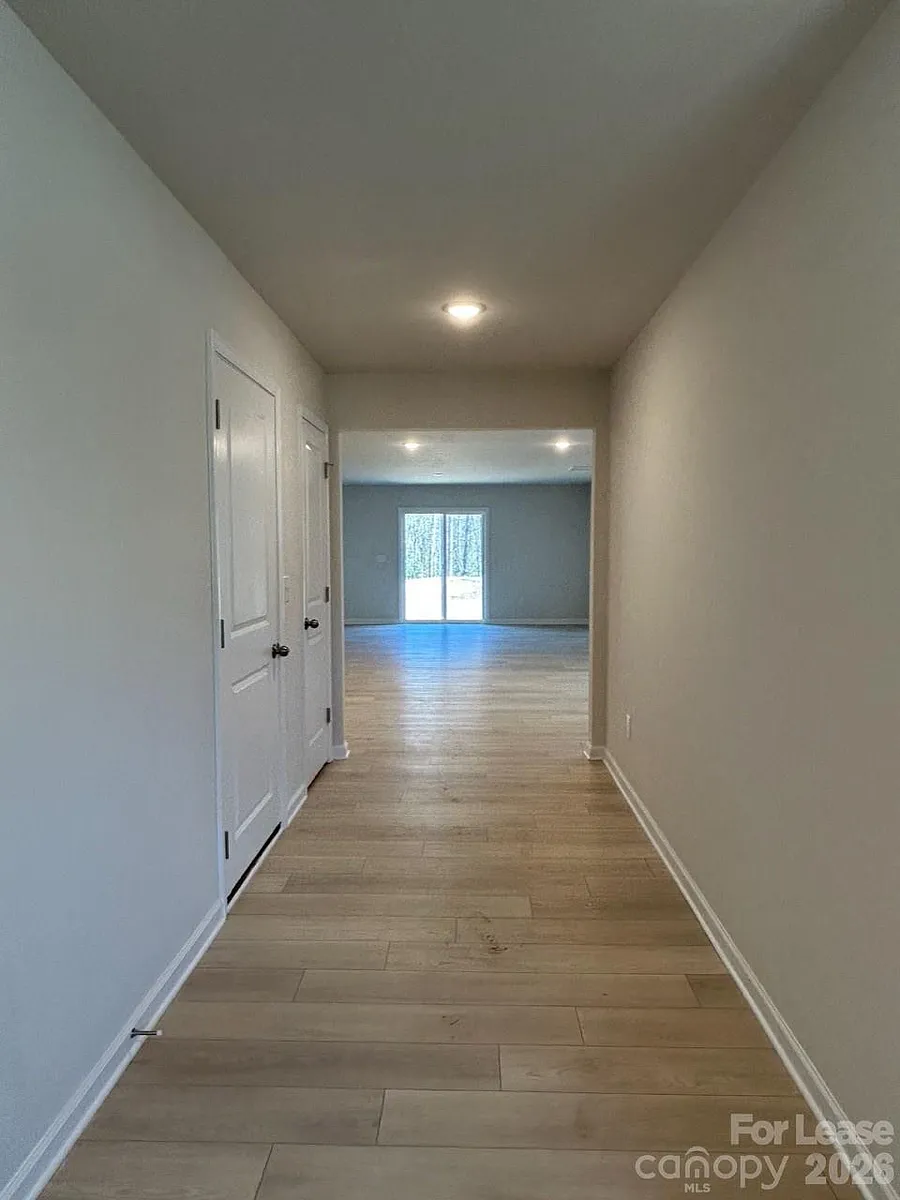Building Photo - 2533 Trollinger Dr