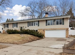 11205 River Hills Dr, Burnsville, MN 55337