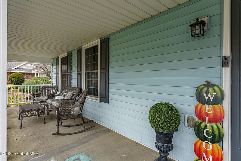 5th image of 31 Hampshire Way
