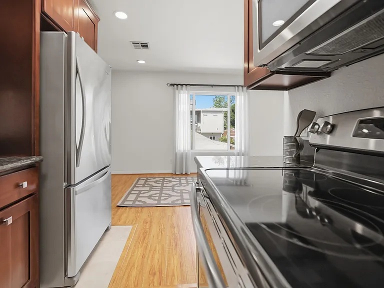 340 N La Fayette Park Pl — Photo 8
