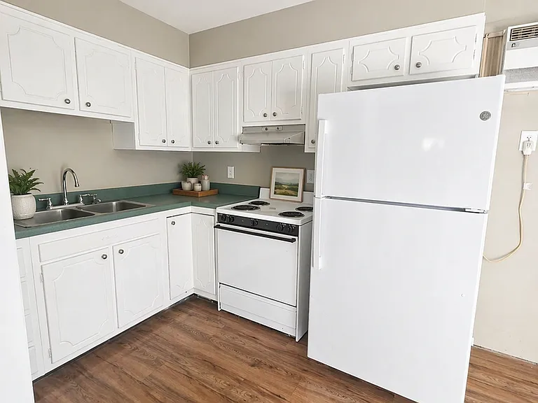 408 W Main St — Photo 5