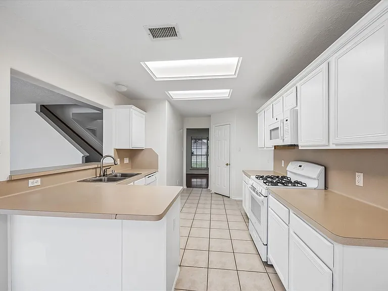 5606 Cozy Terrace Ln — Photo 7
