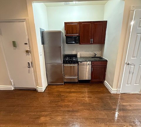2nd image of 414 E 78th St APT 3D