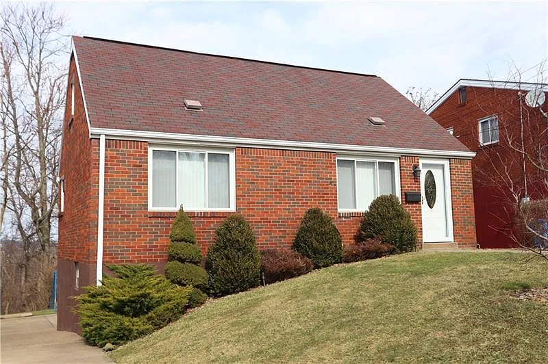 579 Lindsay Rd photo 1