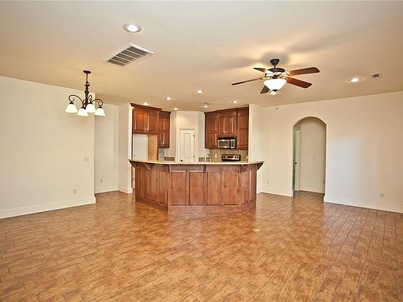 2nd image of 1610 Park St