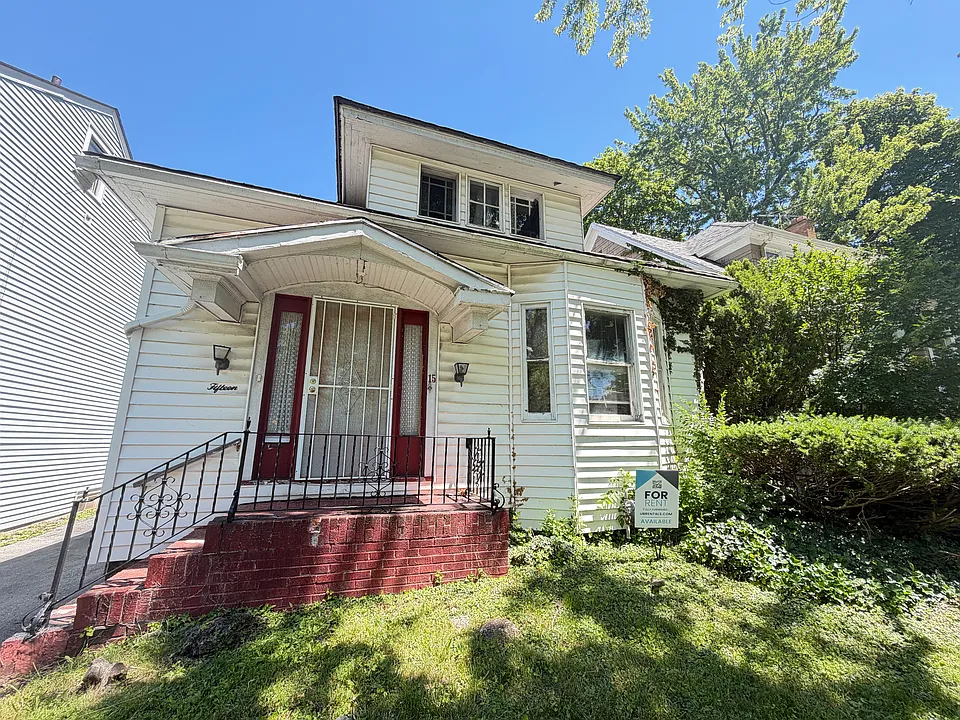 15 Tyler St