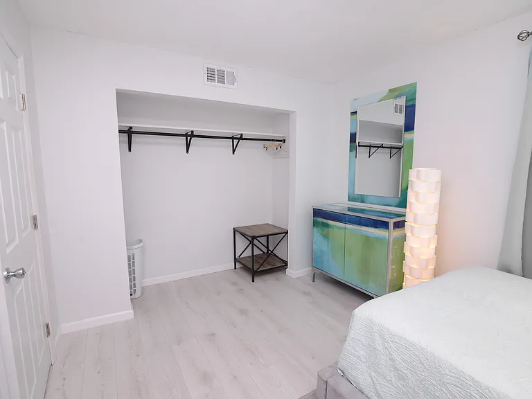2826 Somerset Park Dr — Photo 9