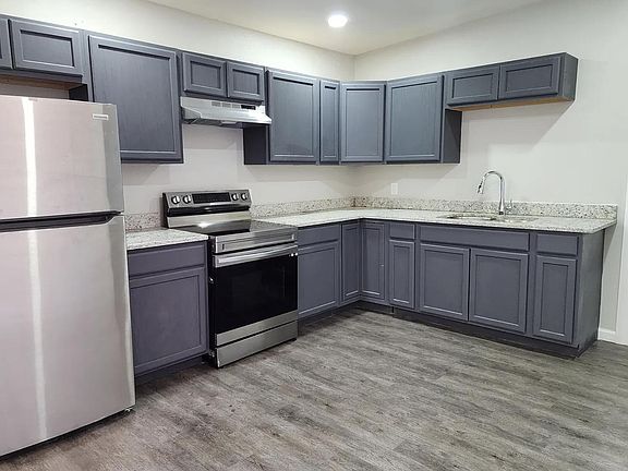 5th image of 3800 Mobile Ave #B