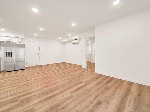5th image of 11514 Cumpston St #202
