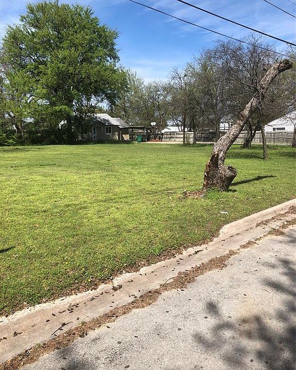 2nd image of 907 E Tarrant St Lot 3