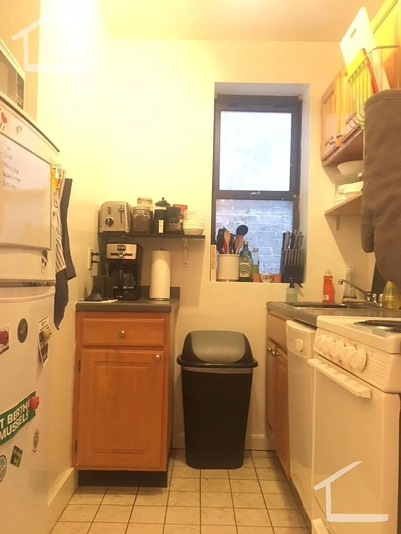 3 bedroom unit located right by by BU and Kenmore Square! — Photo 4