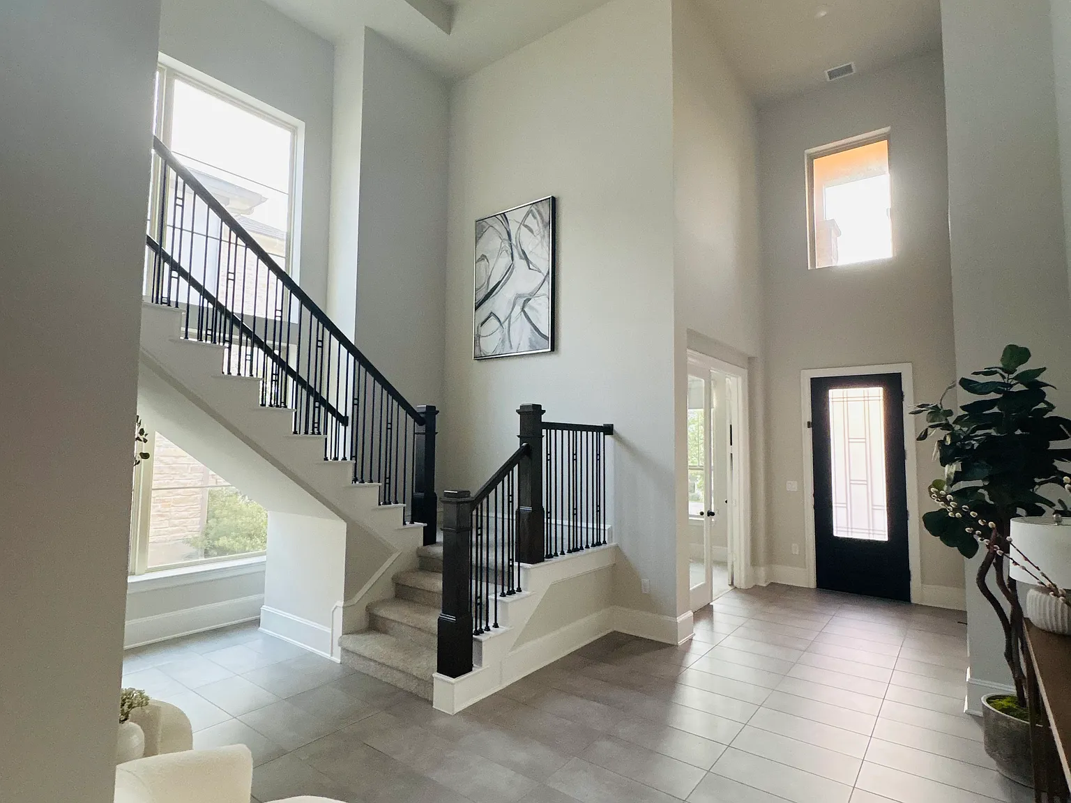 4 bed, 3801 sqft, $6,500 — Photo 3
