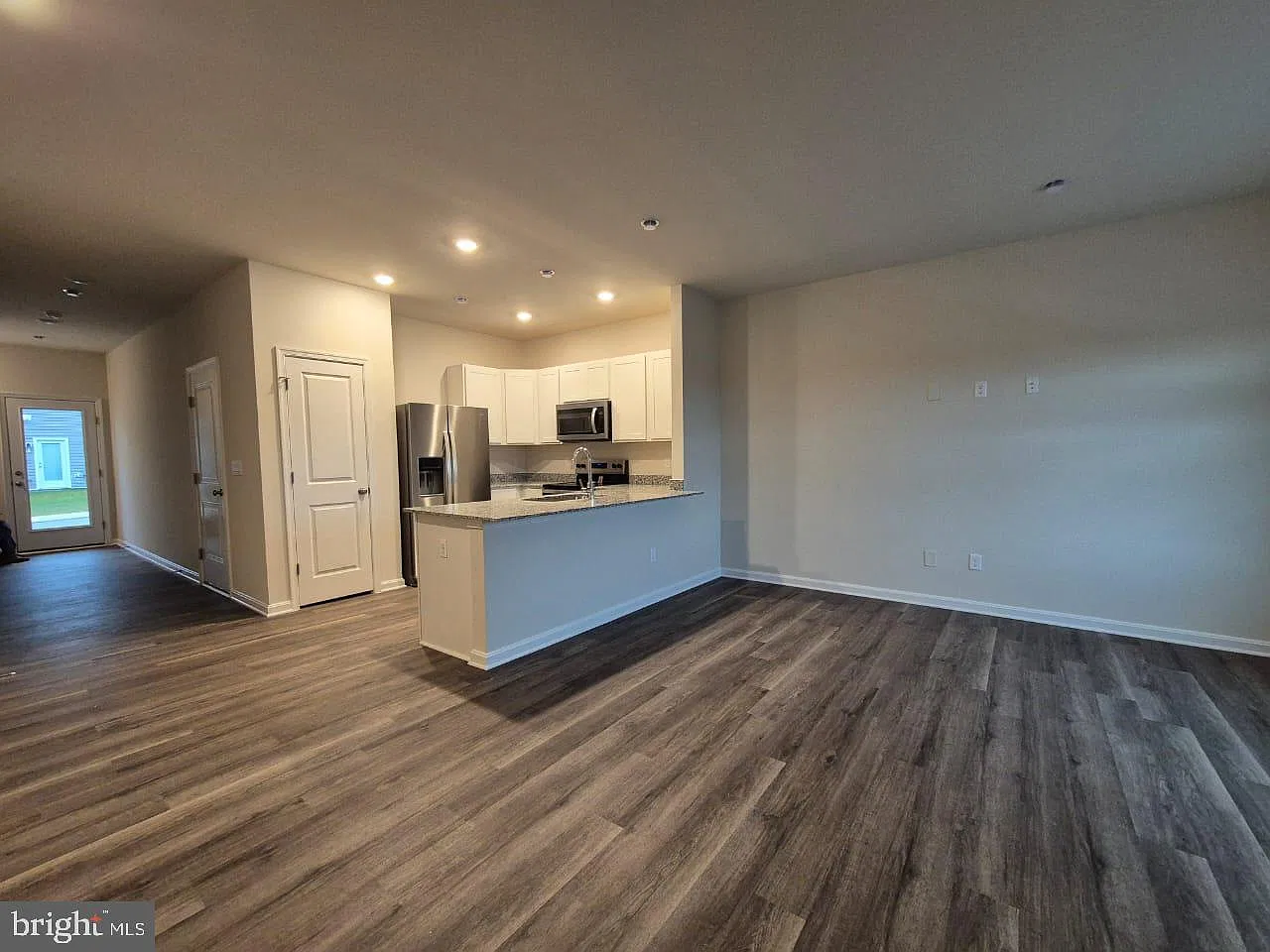 3 bed, 2.5 bath, 1526 sqft, $2,100 — Photo 4