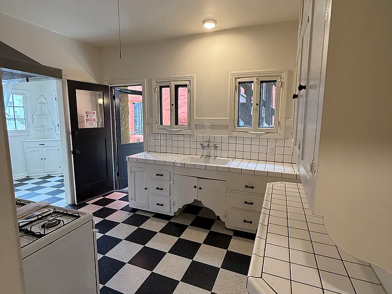 213 W Buffalo Ave #219 — Photo 12
