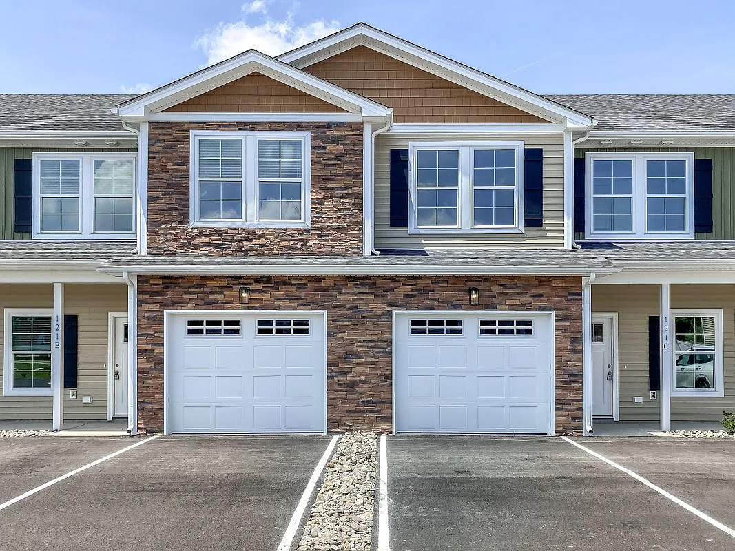 4 bed, 2.5 bath, 1800 sqft, $2,550 — Photo 1