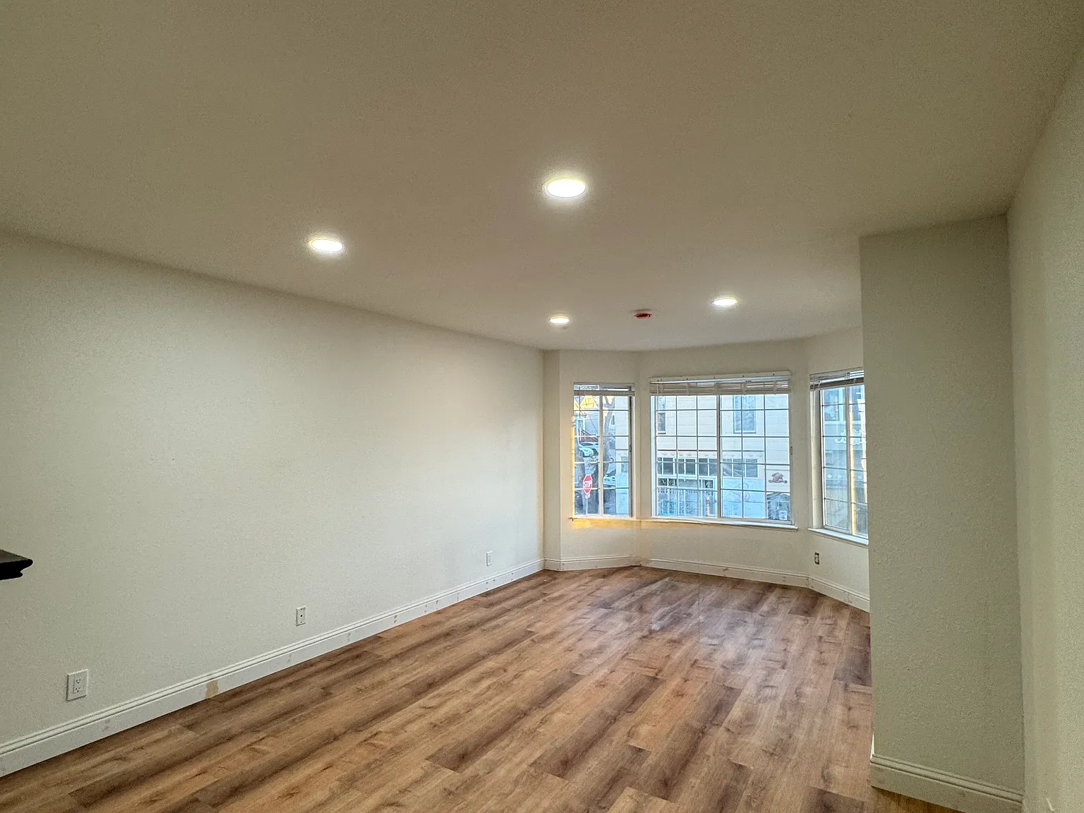 206 Holloway Ave — Photo 3