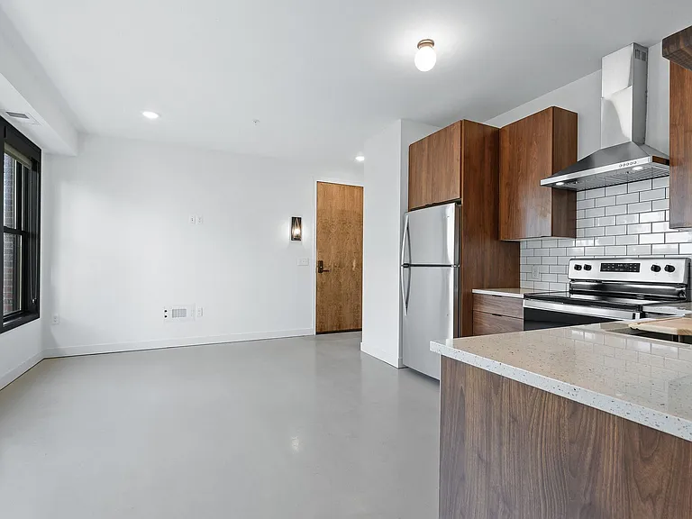 Laurel Apartments — Photo 13