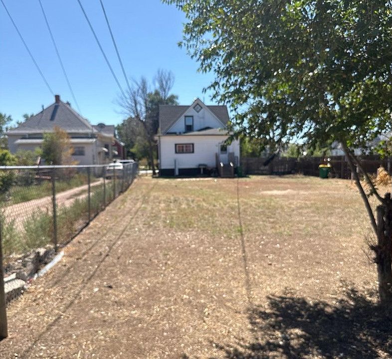 1st image of 929 5th St