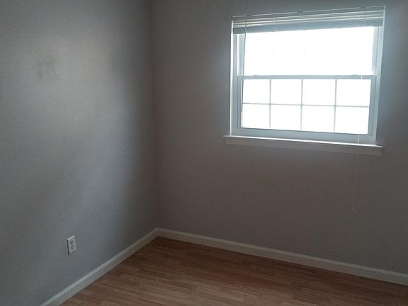 5th image of 141 Park Dr N
