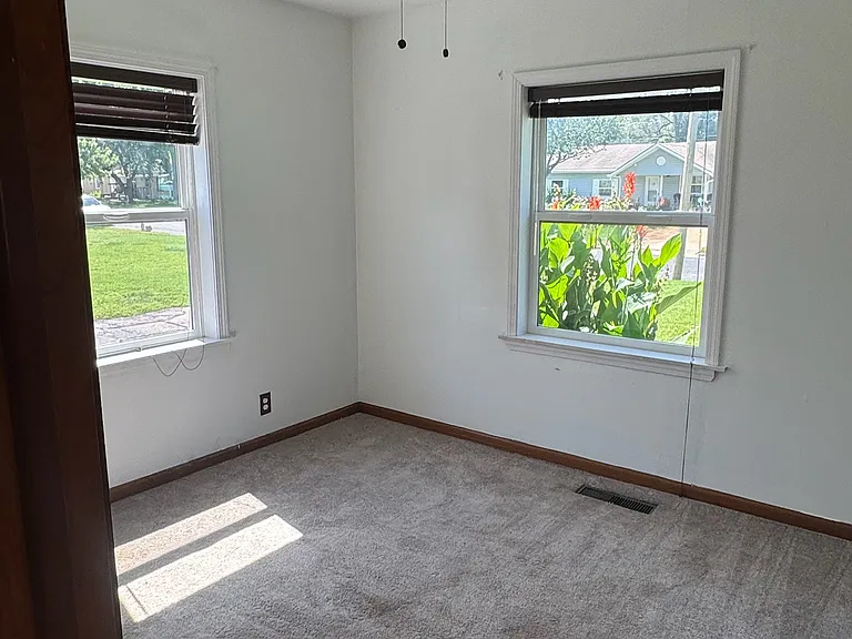 1226 E Denver Dr — Photo 9