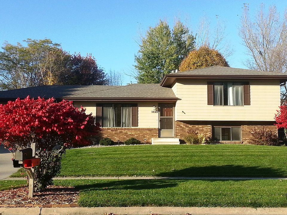 1st image of 1423 NW 71st Pl
